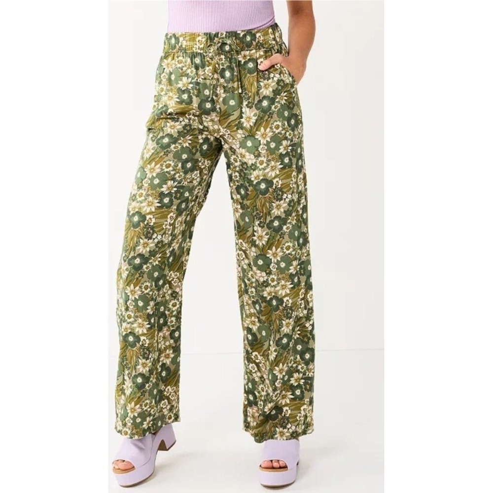 SO High Rise Wide Leg Floral‎ Print Casual Pants Green Size Small NWT